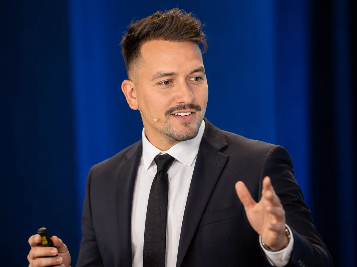 Cole Kutschinski, founding principal of Wild Rose Advisors, speaking at a keynote